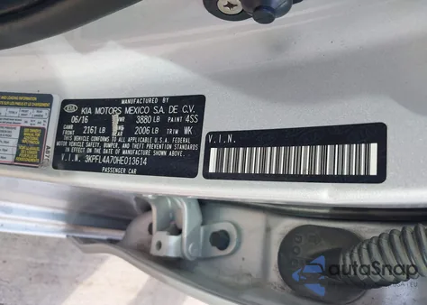 2017 Kia Forte Lx z USA, uszkodzony, nr VIN 3KPFL4A70HE013614